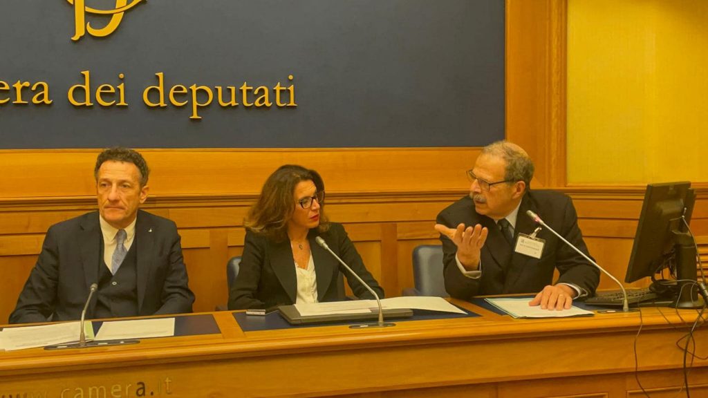 Ilaria Cavo e Furio Truzzi alla Camera dei Deputati per proporre di elevare a rango costituzionale la tutela del Consumatore