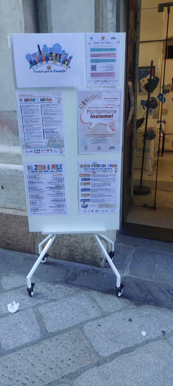 Giochi da tavolo alla Festa dei Nonni al Centro per le Famiglie di via Garibaldi